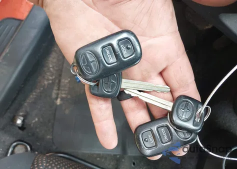 2004 Scion Xb z USA, uszkodzony, nr VIN JTLKT324X40167008